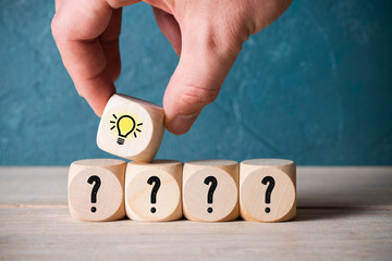 你爱的不是我,你心里还藏着谁,你爱的不是我,是否是我错了,是什么歌里的？