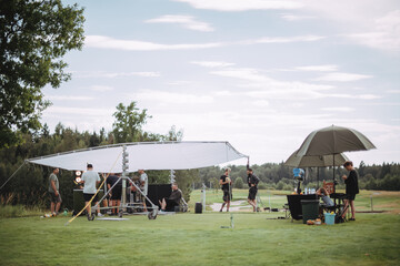 你爱的不是我,你心里还藏着谁,你爱的不是我,是否是我错了,是什么歌里的？